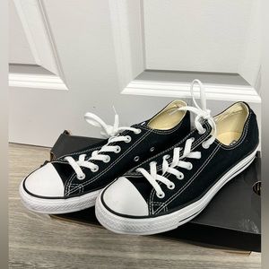 Chuck Taylor All Stars - size 9 - worn twice